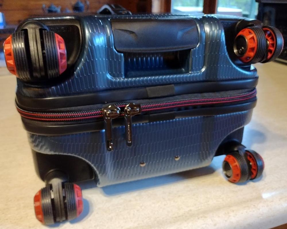MaxPorter II Carry-On 22" Hardside Spinner Luggage - Customer Photo From SteveSteve