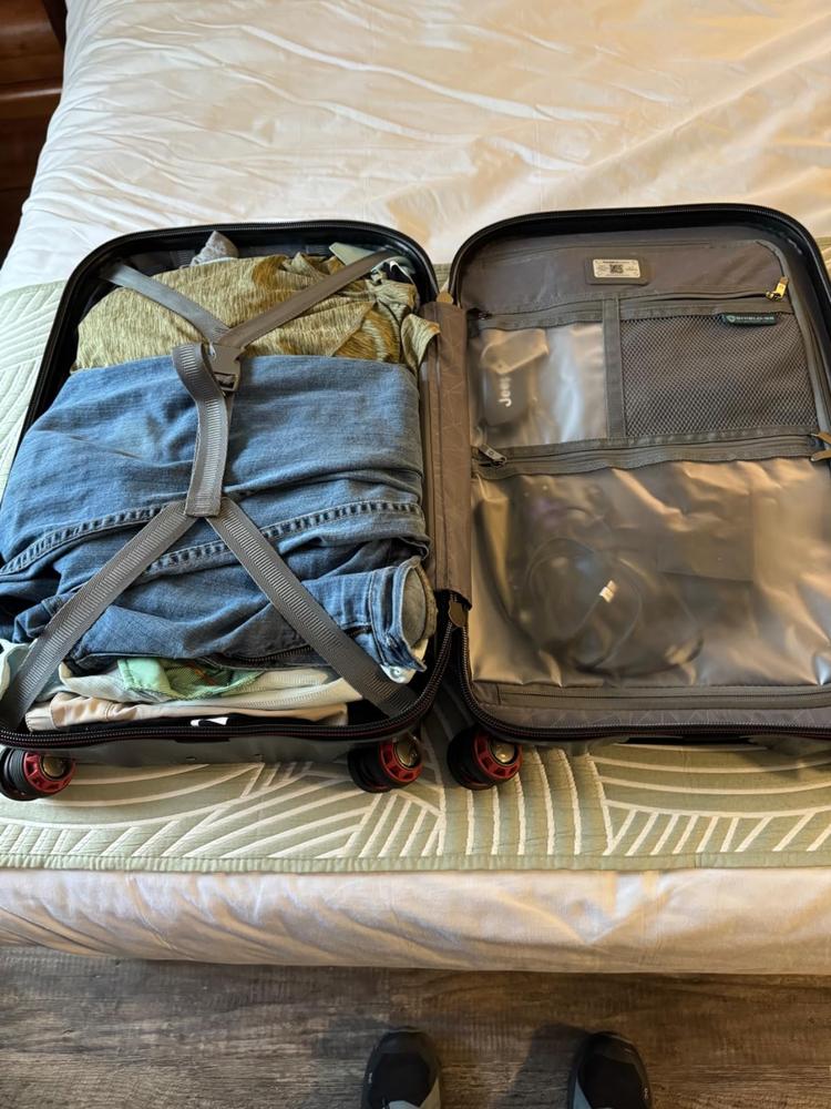 MaxPorter II Carry-On 22" Hardside Spinner Luggage - Customer Photo From TylerTyler