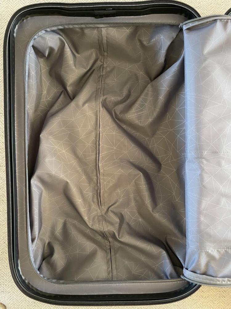 MaxPorter II Carry-On 22" Hardside Spinner Luggage - Customer Photo From Suz BurkeSuz Burke